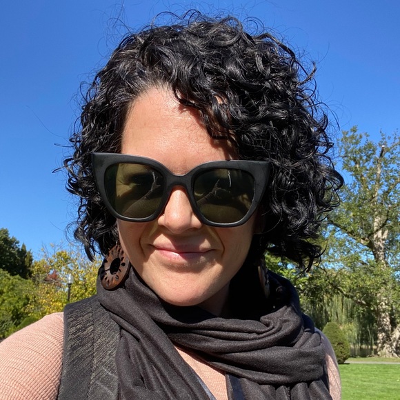 Meet your Posher, Danielle - Picture 1 of 1